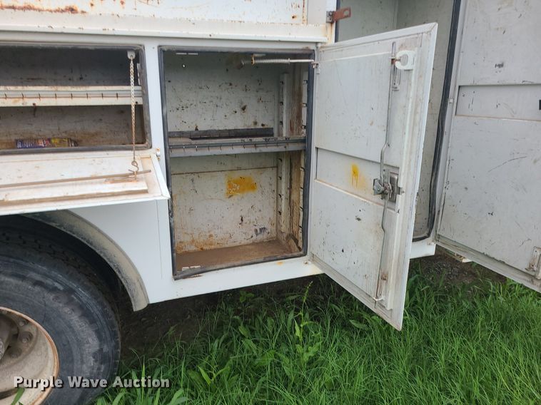 image for item MO9973 2007 Ford F750 Super Duty  utility / service truck