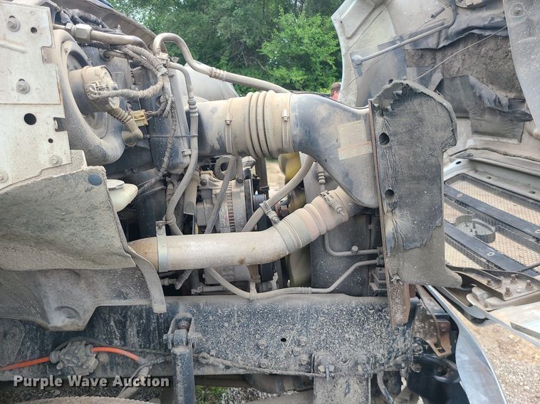 image for item MO9973 2007 Ford F750 Super Duty  utility / service truck