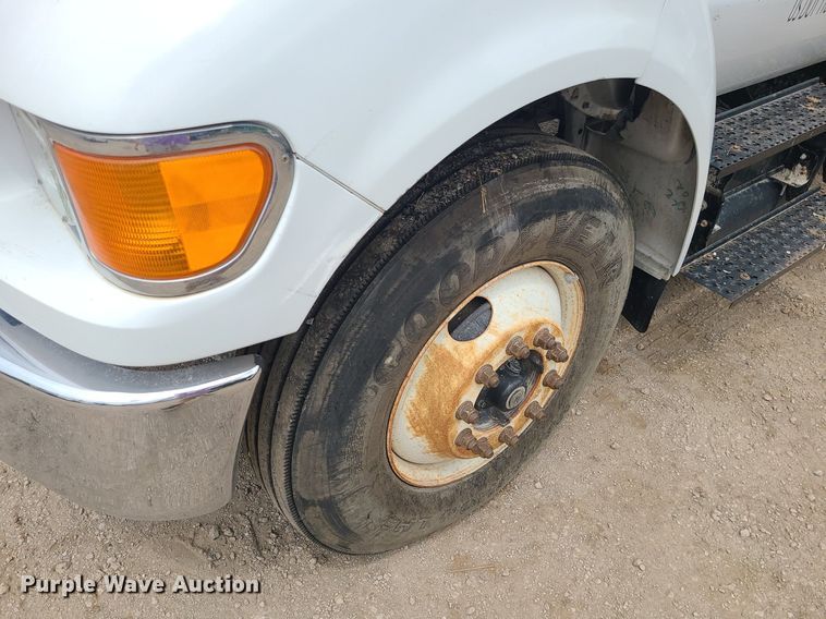 image for item MO9973 2007 Ford F750 Super Duty  utility / service truck