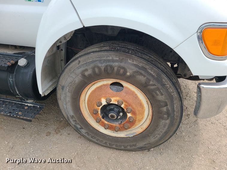 image for item MO9973 2007 Ford F750 Super Duty  utility / service truck