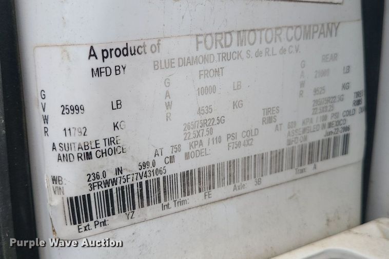 image for item MO9973 2007 Ford F750 Super Duty  utility / service truck