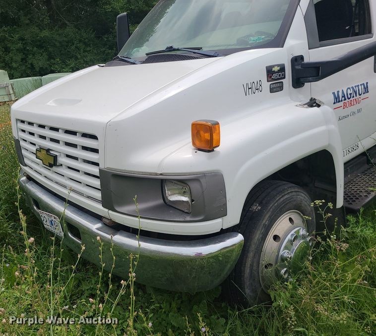 image for item MO9974 2009 Chevrolet C4500  Crew Cab flatbed truck