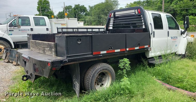image for item MO9974 2009 Chevrolet C4500  Crew Cab flatbed truck