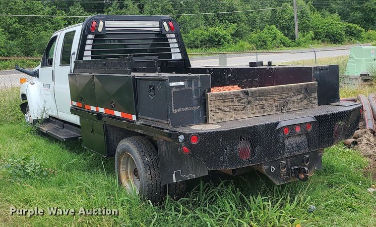 image for item MO9974 2009 Chevrolet C4500  Crew Cab flatbed truck