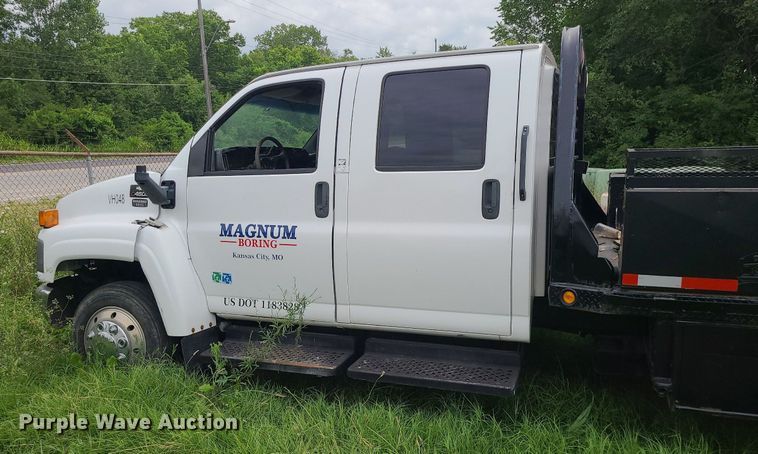 image for item MO9974 2009 Chevrolet C4500  Crew Cab flatbed truck