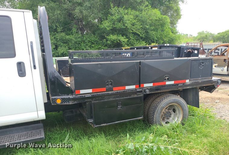 image for item MO9974 2009 Chevrolet C4500  Crew Cab flatbed truck