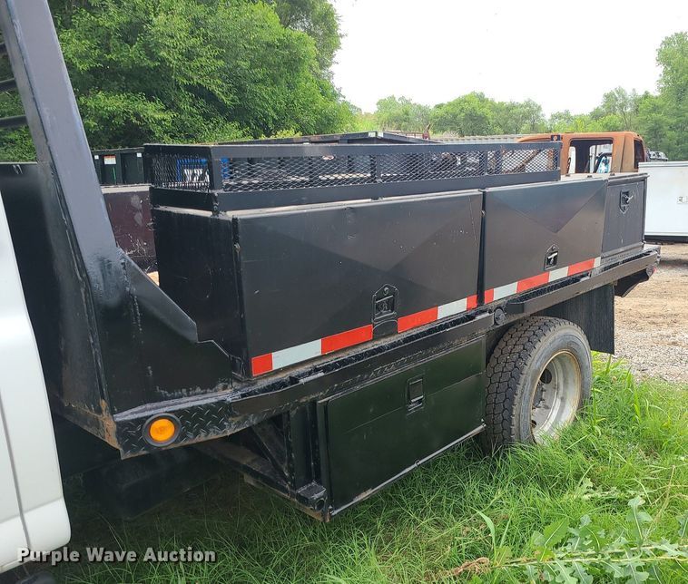 image for item MO9974 2009 Chevrolet C4500  Crew Cab flatbed truck