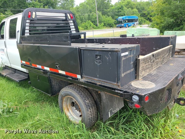 image for item MO9974 2009 Chevrolet C4500  Crew Cab flatbed truck