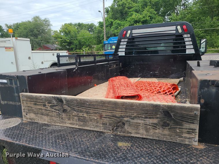 image for item MO9974 2009 Chevrolet C4500  Crew Cab flatbed truck