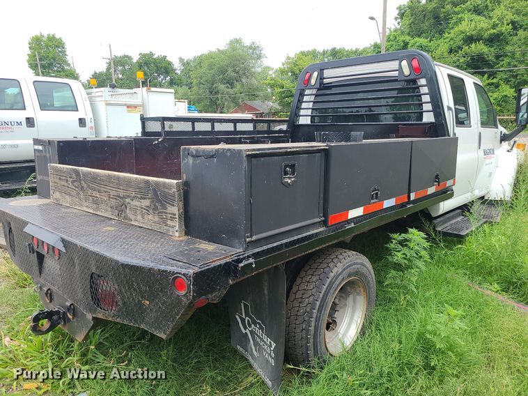 image for item MO9974 2009 Chevrolet C4500  Crew Cab flatbed truck