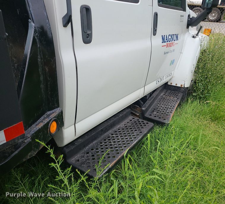 image for item MO9974 2009 Chevrolet C4500  Crew Cab flatbed truck