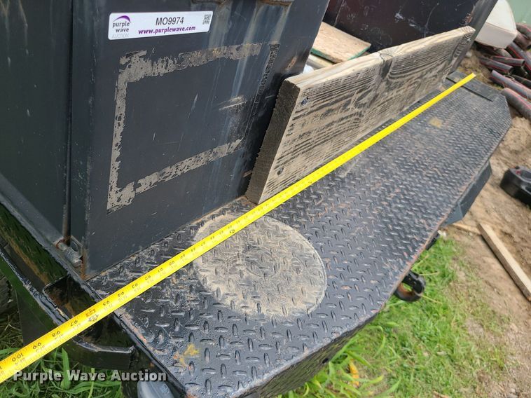 image for item MO9974 2009 Chevrolet C4500  Crew Cab flatbed truck