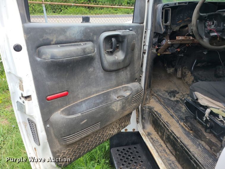 image for item MO9974 2009 Chevrolet C4500  Crew Cab flatbed truck