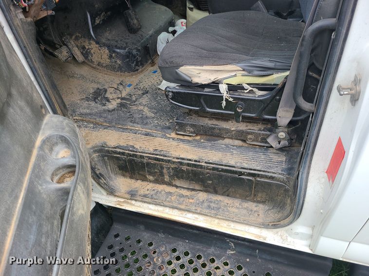 image for item MO9974 2009 Chevrolet C4500  Crew Cab flatbed truck