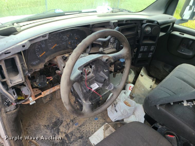 image for item MO9974 2009 Chevrolet C4500  Crew Cab flatbed truck