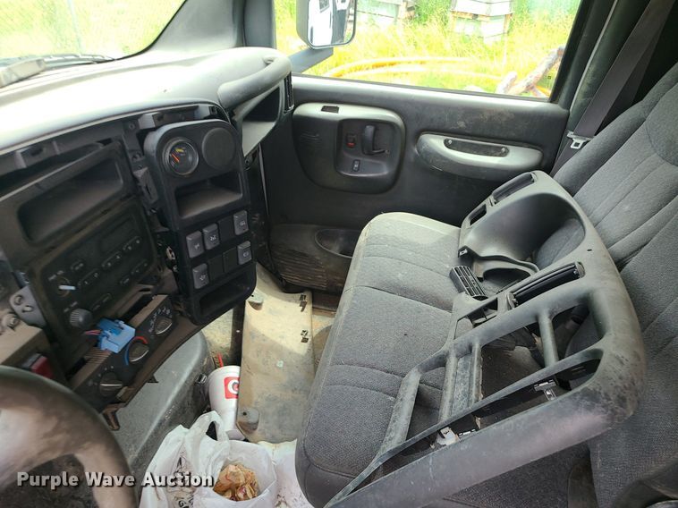 image for item MO9974 2009 Chevrolet C4500  Crew Cab flatbed truck