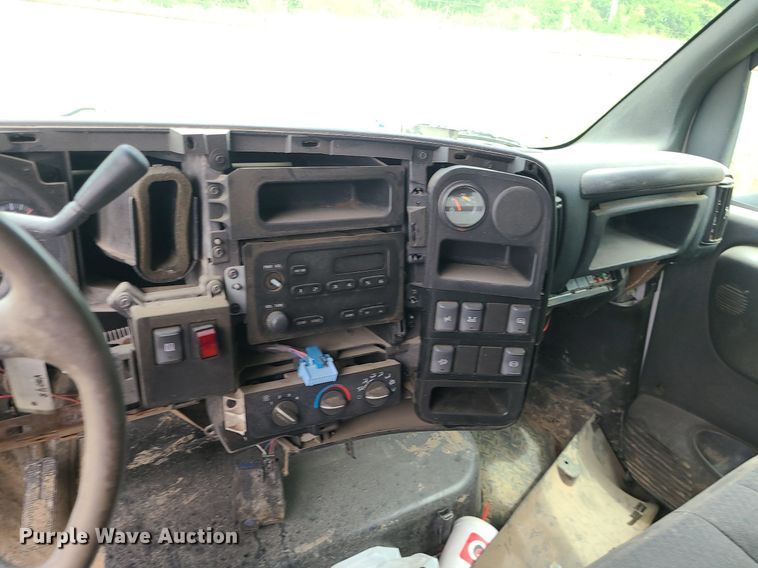 image for item MO9974 2009 Chevrolet C4500  Crew Cab flatbed truck