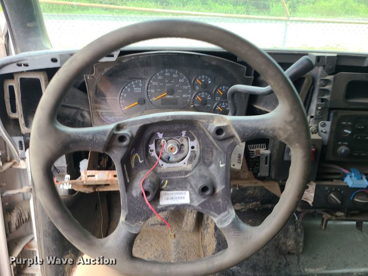 image for item MO9974 2009 Chevrolet C4500  Crew Cab flatbed truck