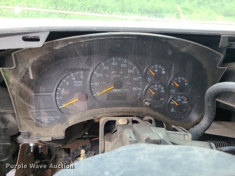 image for item MO9974 2009 Chevrolet C4500  Crew Cab flatbed truck