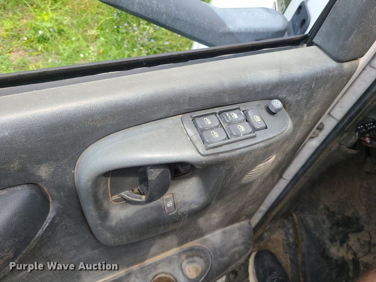 image for item MO9974 2009 Chevrolet C4500  Crew Cab flatbed truck