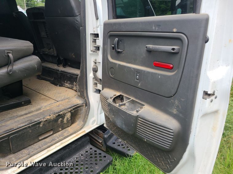 image for item MO9974 2009 Chevrolet C4500  Crew Cab flatbed truck