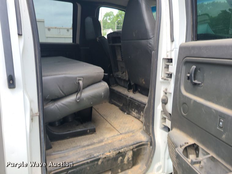 image for item MO9974 2009 Chevrolet C4500  Crew Cab flatbed truck