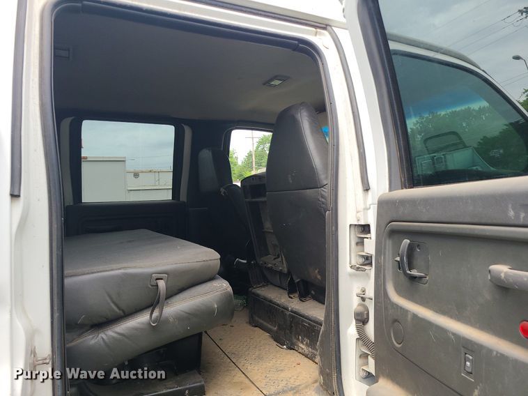 image for item MO9974 2009 Chevrolet C4500  Crew Cab flatbed truck