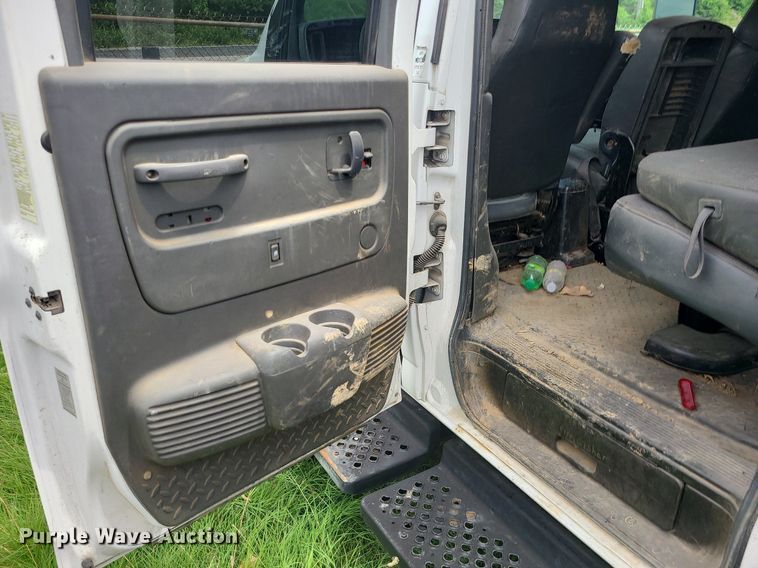 image for item MO9974 2009 Chevrolet C4500  Crew Cab flatbed truck