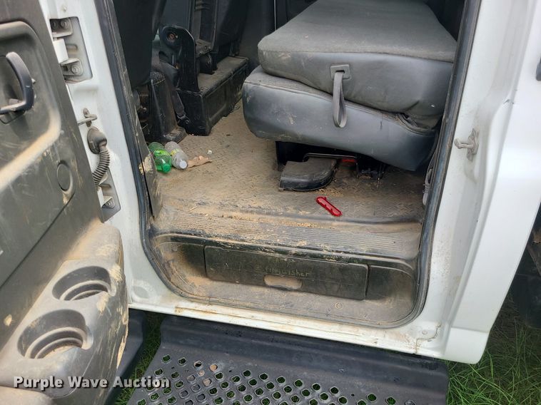 image for item MO9974 2009 Chevrolet C4500  Crew Cab flatbed truck