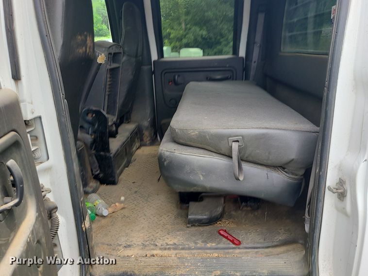 image for item MO9974 2009 Chevrolet C4500  Crew Cab flatbed truck