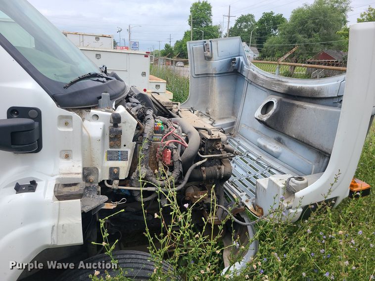 image for item MO9974 2009 Chevrolet C4500  Crew Cab flatbed truck