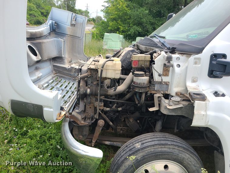 image for item MO9974 2009 Chevrolet C4500  Crew Cab flatbed truck