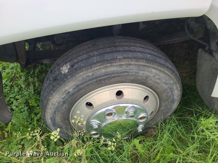 image for item MO9974 2009 Chevrolet C4500  Crew Cab flatbed truck