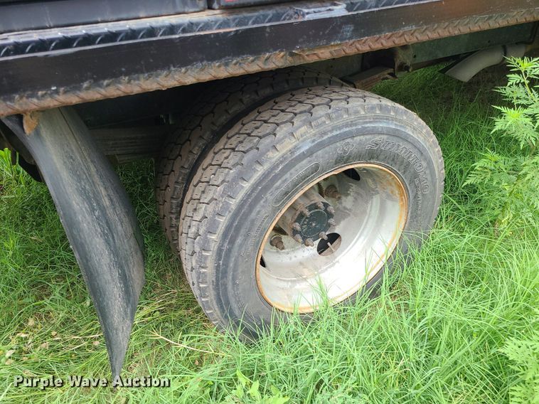 image for item MO9974 2009 Chevrolet C4500  Crew Cab flatbed truck