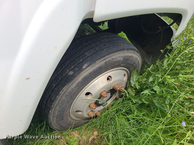 image for item MO9974 2009 Chevrolet C4500  Crew Cab flatbed truck