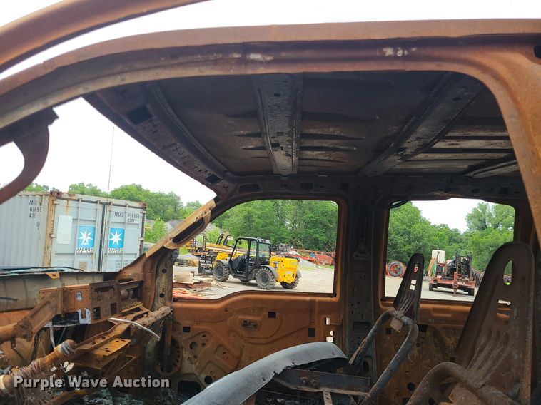 image for item MO9975 2005 Ford F250 Super Duty  Crew Cab utility bed pickup truck