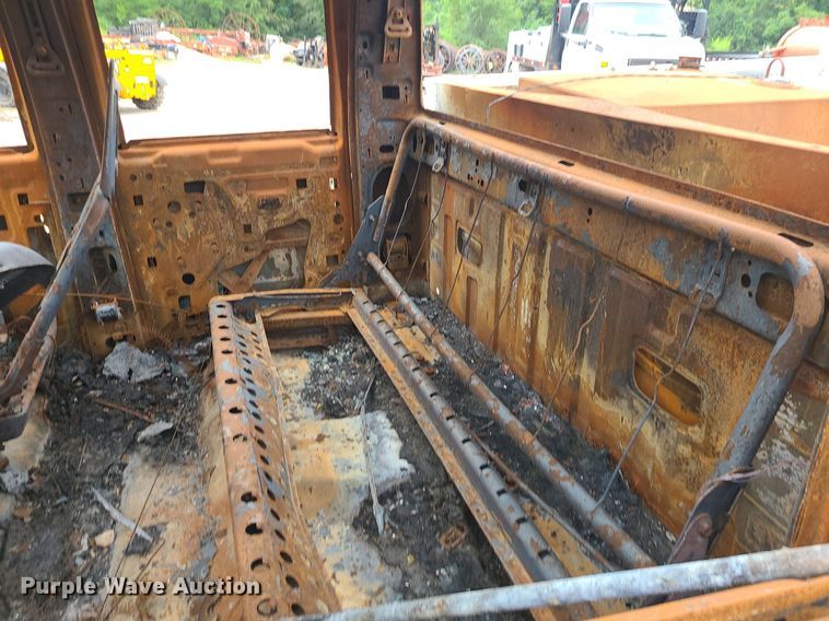 image for item MO9975 2005 Ford F250 Super Duty  Crew Cab utility bed pickup truck