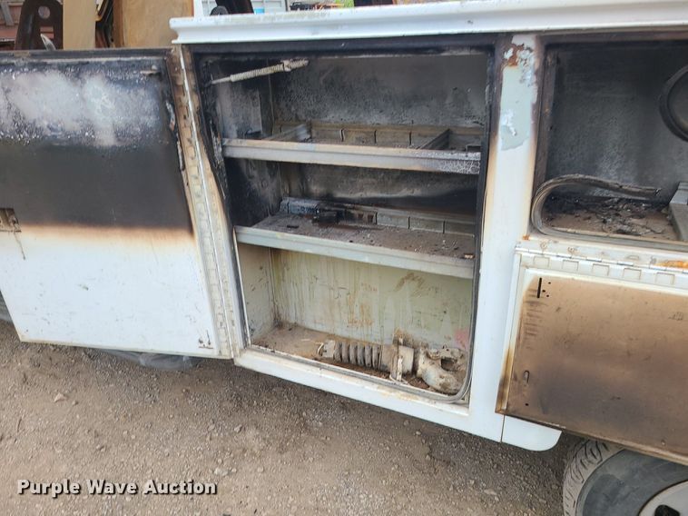 image for item MO9975 2005 Ford F250 Super Duty  Crew Cab utility bed pickup truck