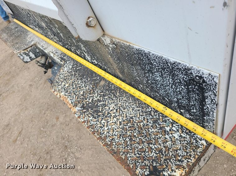 image for item MO9975 2005 Ford F250 Super Duty  Crew Cab utility bed pickup truck