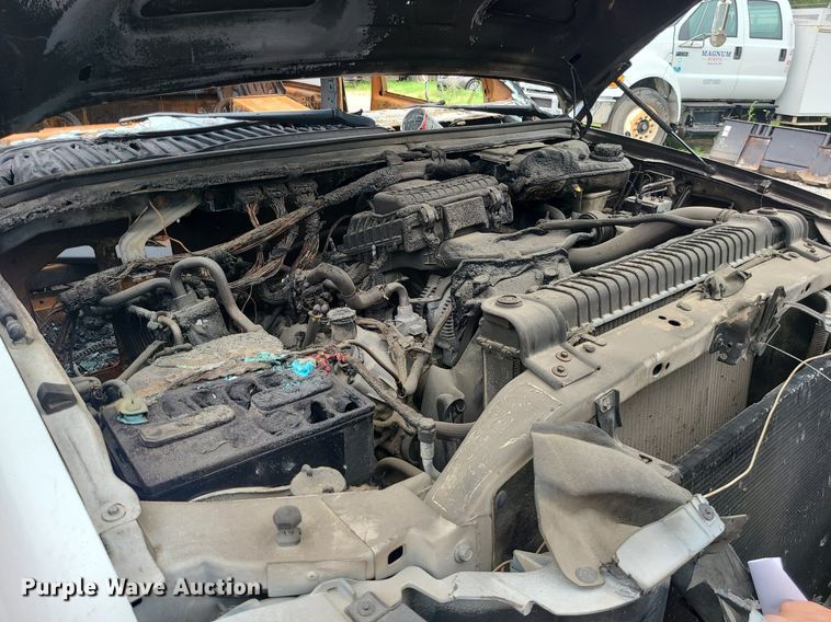 image for item MO9975 2005 Ford F250 Super Duty  Crew Cab utility bed pickup truck