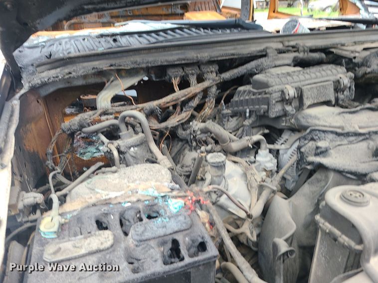 image for item MO9975 2005 Ford F250 Super Duty  Crew Cab utility bed pickup truck