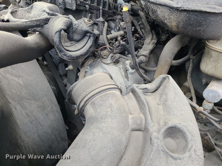 image for item MO9975 2005 Ford F250 Super Duty  Crew Cab utility bed pickup truck