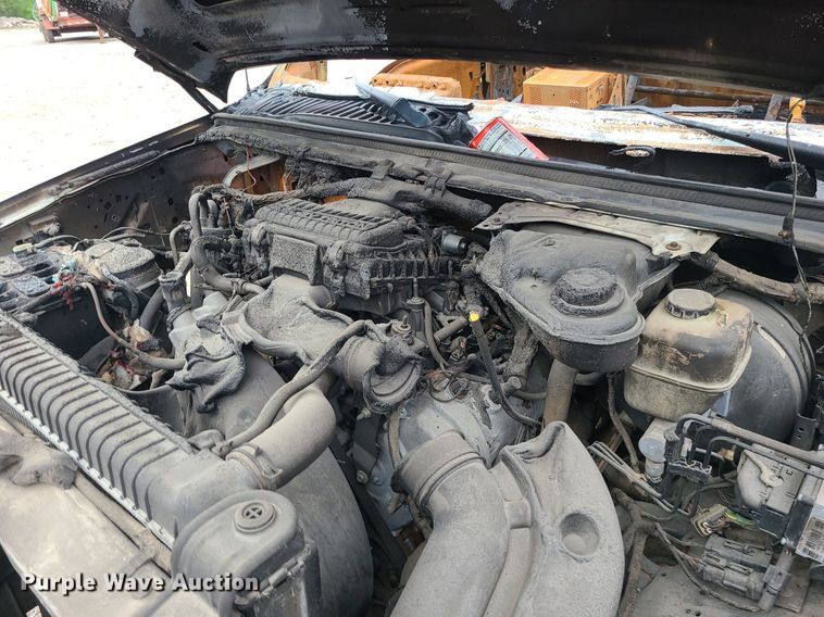 image for item MO9975 2005 Ford F250 Super Duty  Crew Cab utility bed pickup truck