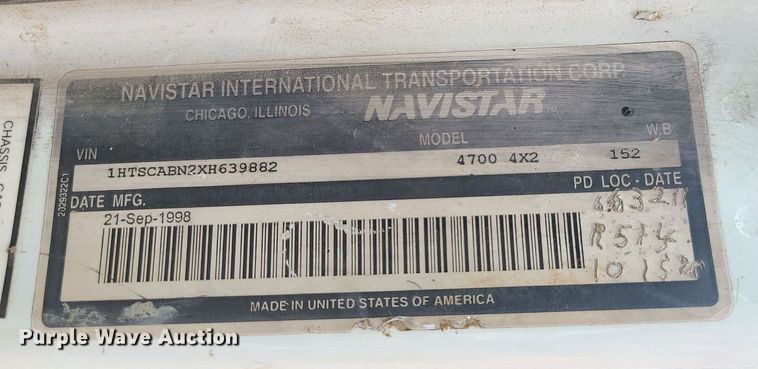 image for item MO9977 1999 International 4700  flatbed truck