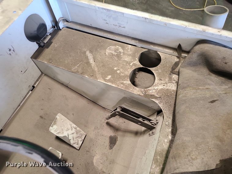 image for item MO9984 Utility vehicle