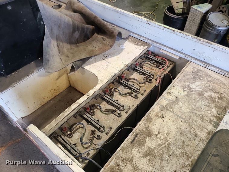 image for item MO9984 Utility vehicle