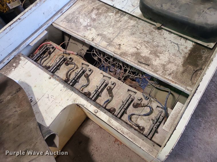 image for item MO9984 Utility vehicle