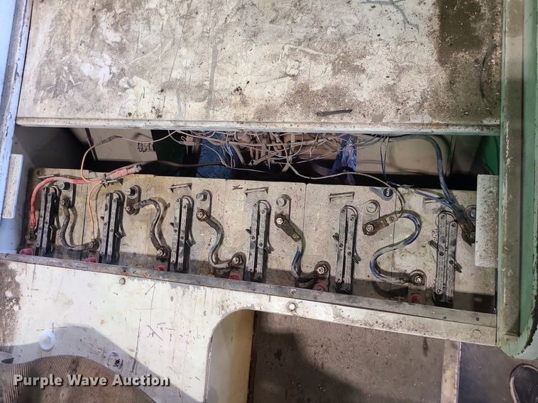 image for item MO9984 Utility vehicle