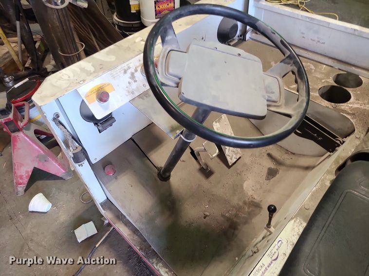 image for item MO9984 Utility vehicle