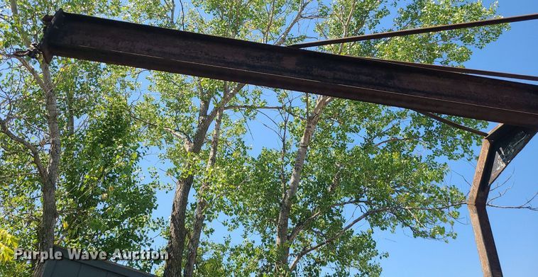 image for item MO9990 Flatbed with hoist